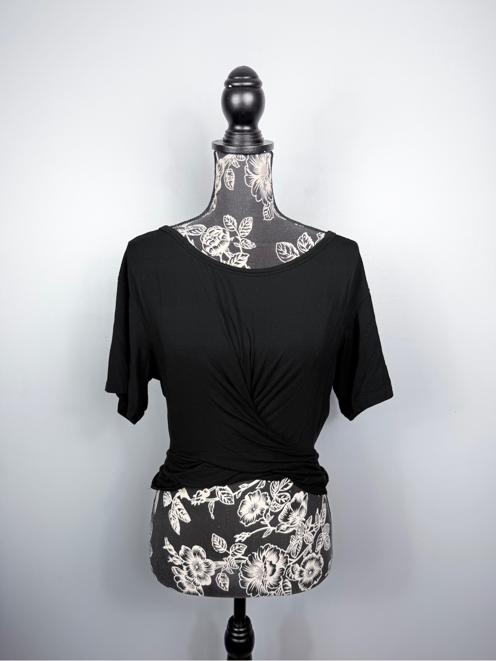 VS black stretch wrap tie back short sleeve super soft crop top size medium